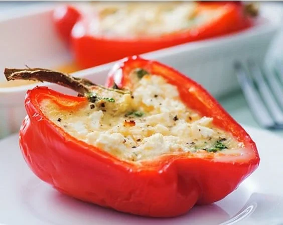 A variety of low-calorie breakfast options for weight loss.