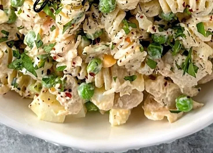 Delicious easy tuna pasta salad with fresh vegetables and dressing