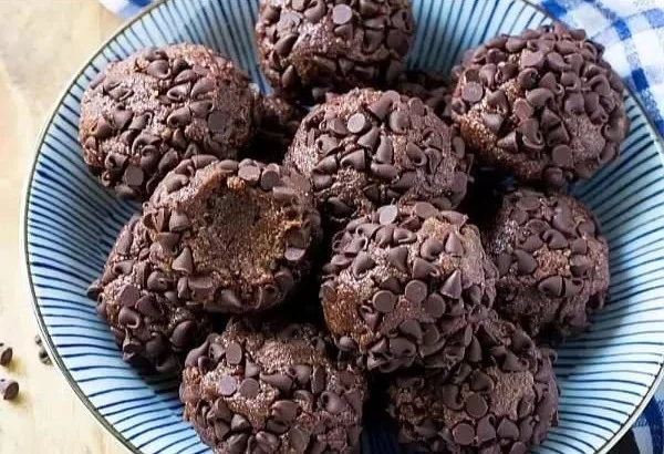 No-bake brownie protein bites ready to enjoy for a nutritious snack