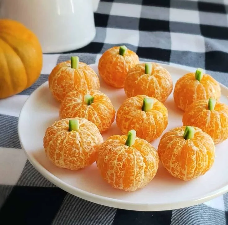 Healthy Halloween snack of easy pumpkin tangerines for festive parties
